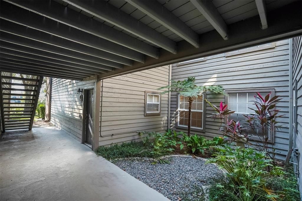 For Rent: $2,000 (2 beds, 2 baths, 946 Square Feet)