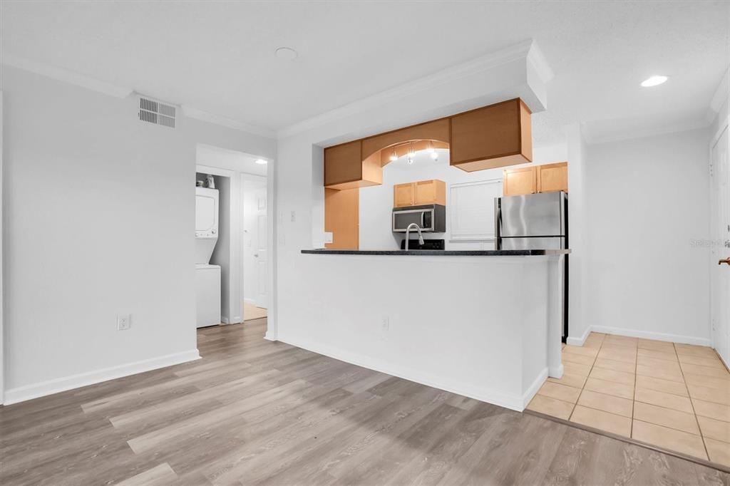 For Rent: $2,000 (2 beds, 2 baths, 946 Square Feet)