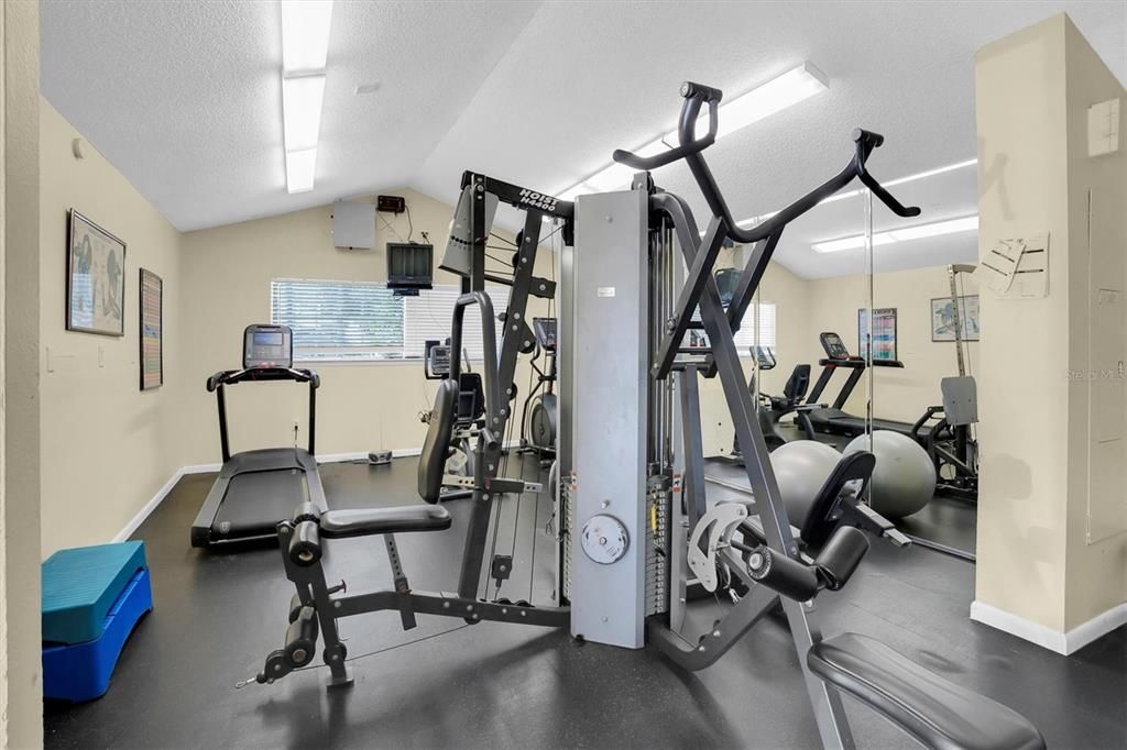 For Rent: $2,000 (2 beds, 2 baths, 946 Square Feet)