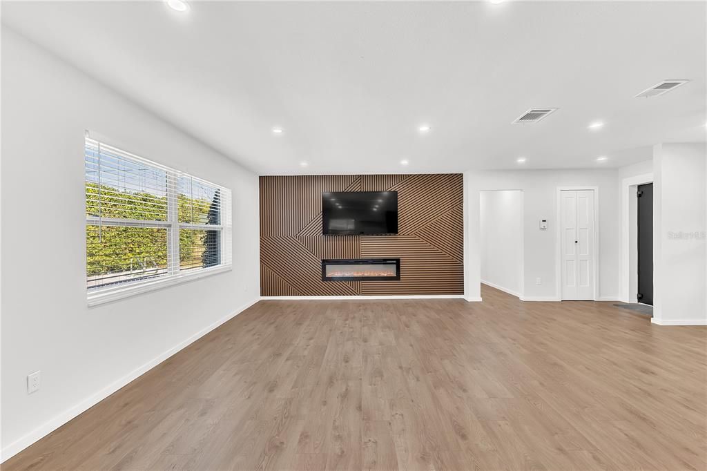 For Sale: $639,000 (3 beds, 2 baths, 1619 Square Feet)