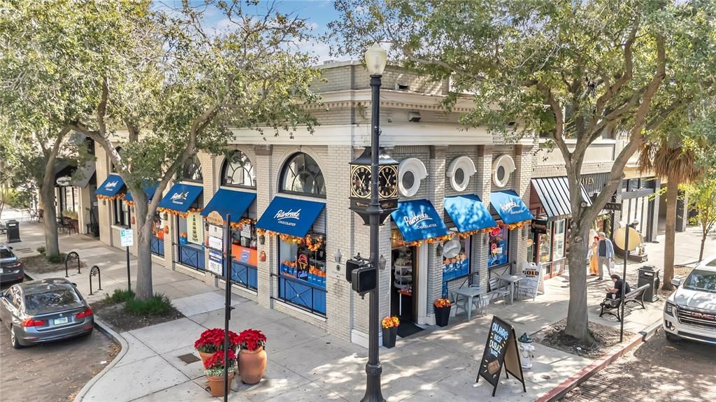 For Sale: $639,000 (3 beds, 2 baths, 1619 Square Feet)