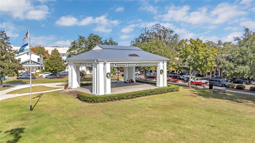 For Sale: $639,000 (3 beds, 2 baths, 1619 Square Feet)