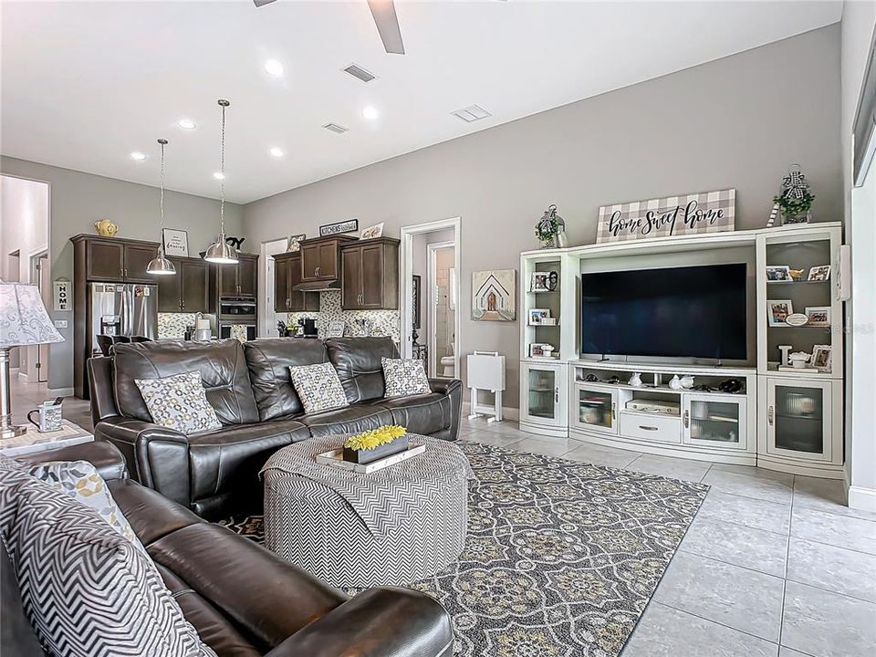 待售: $750,000 (4 贝兹, 3 浴室, 2625 平方英尺)