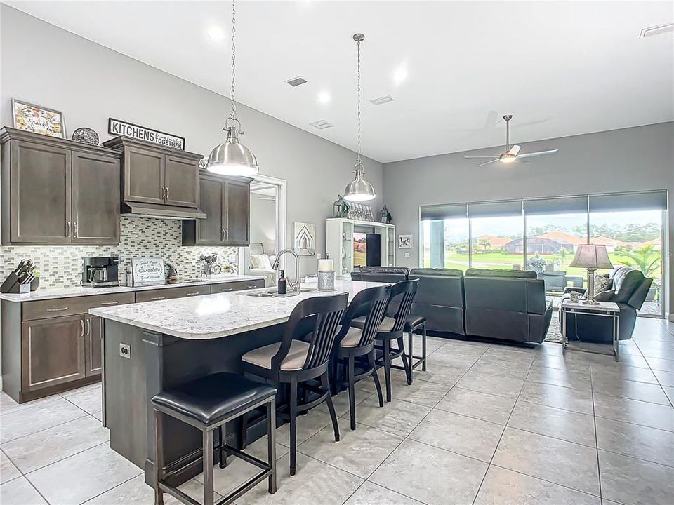 待售: $750,000 (4 贝兹, 3 浴室, 2625 平方英尺)