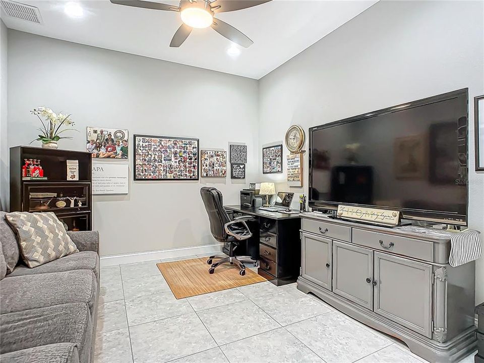 待售: $750,000 (4 贝兹, 3 浴室, 2625 平方英尺)