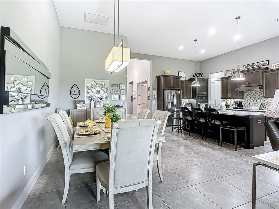 待售: $750,000 (4 贝兹, 3 浴室, 2625 平方英尺)