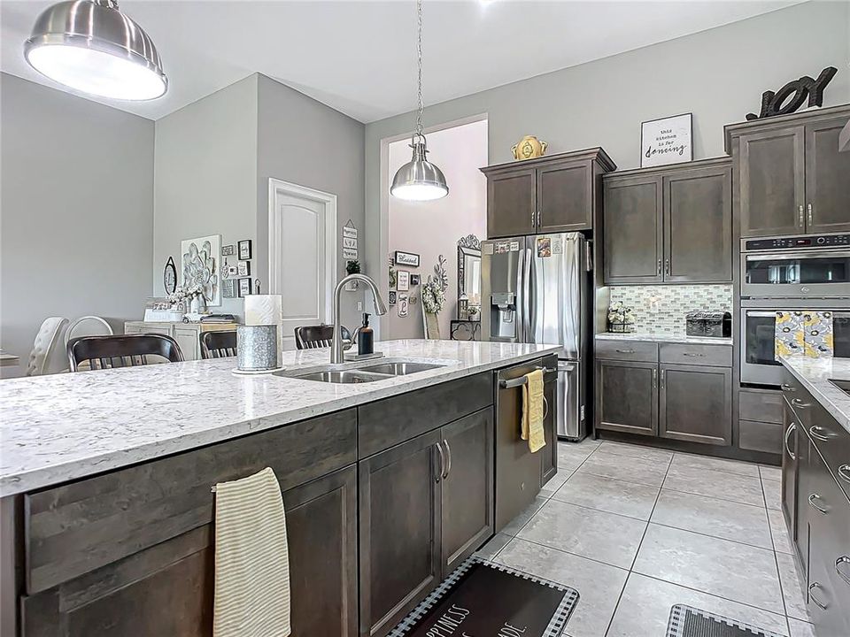 待售: $750,000 (4 贝兹, 3 浴室, 2625 平方英尺)