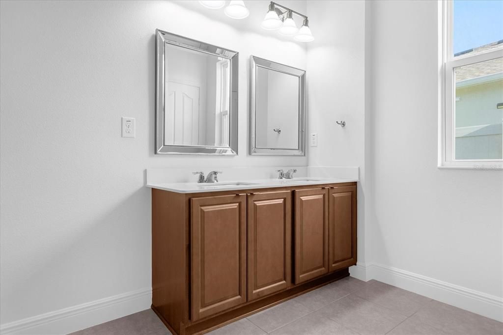 На продажу: $530,000 (3 спален, 2 ванн, 2566 Квадратных фут)