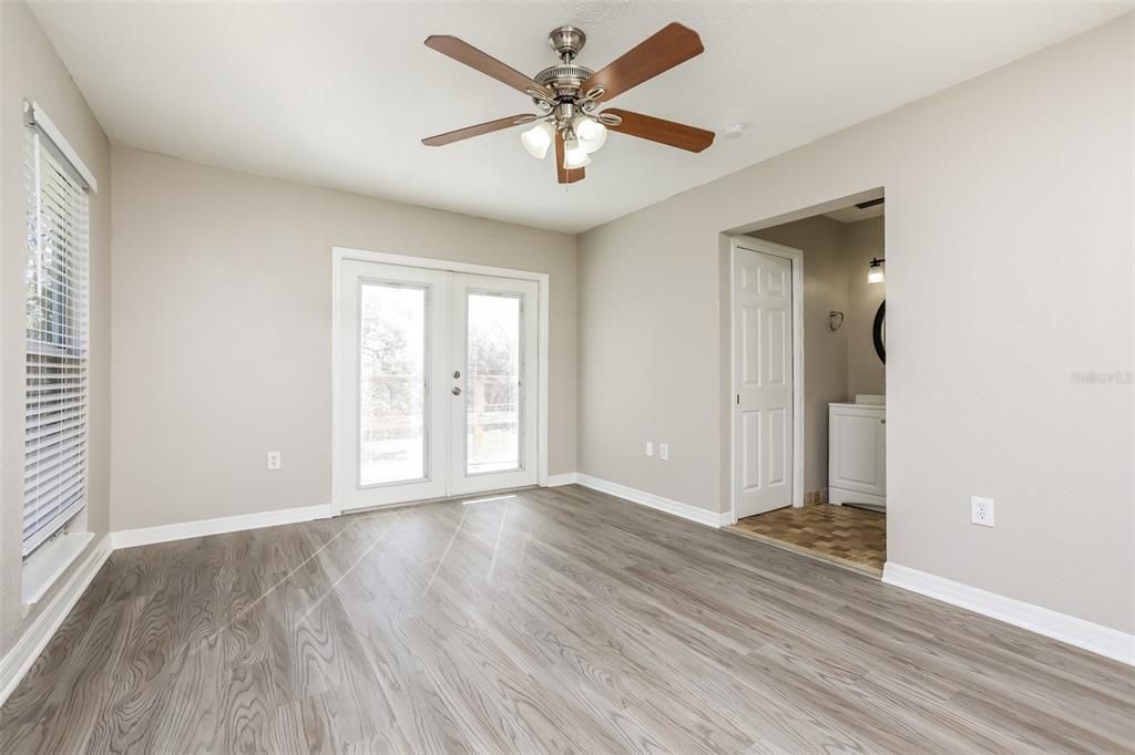 出租: $2,210 (5 贝兹, 2 浴室, 1710 平方英尺)