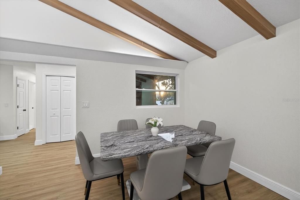 На продажу: $485,000 (3 спален, 2 ванн, 1614 Квадратных фут)