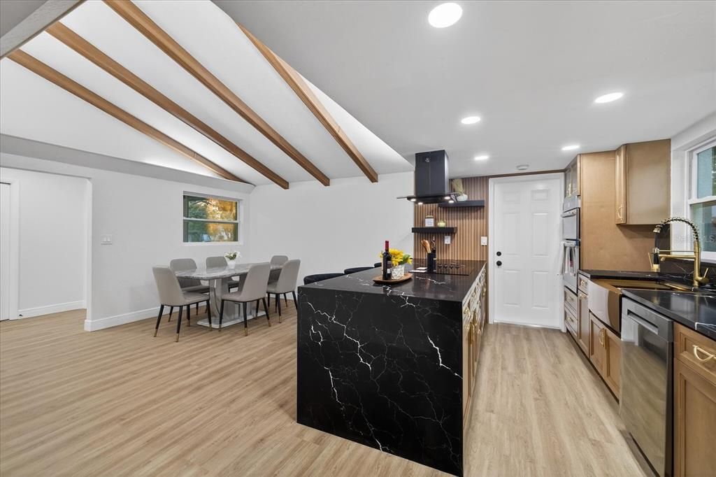 На продажу: $485,000 (3 спален, 2 ванн, 1614 Квадратных фут)