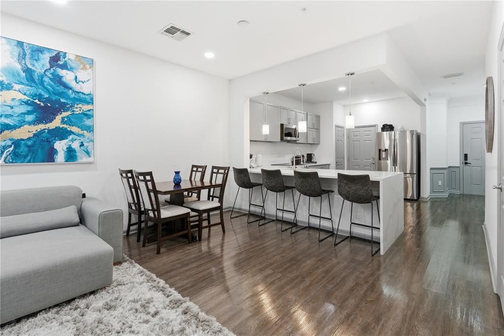 待售: $295,000 (2 贝兹, 2 浴室, 1546 平方英尺)