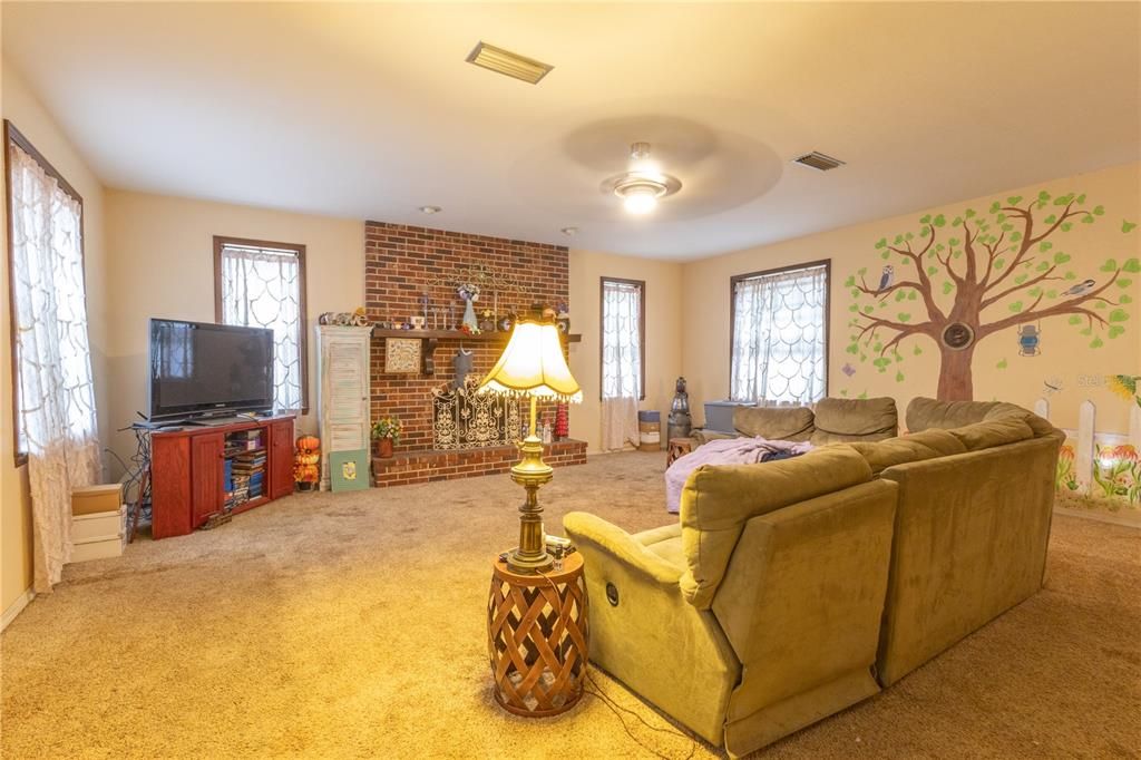 En Venta: $575,000 (5 camas, 3 baños, 2060 Pies cuadrados)