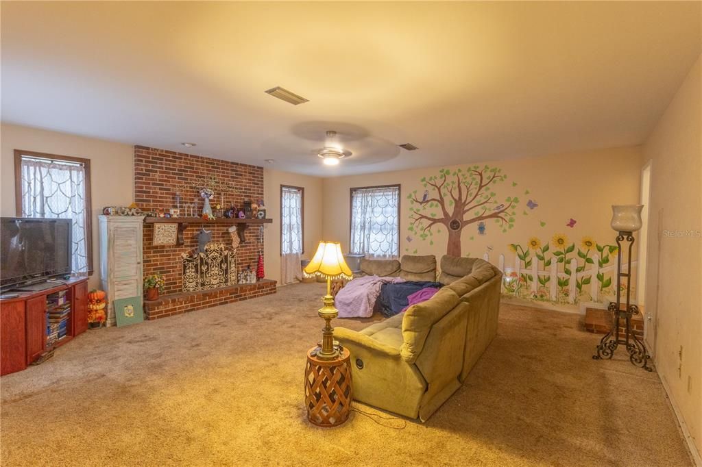 En Venta: $575,000 (5 camas, 3 baños, 2060 Pies cuadrados)