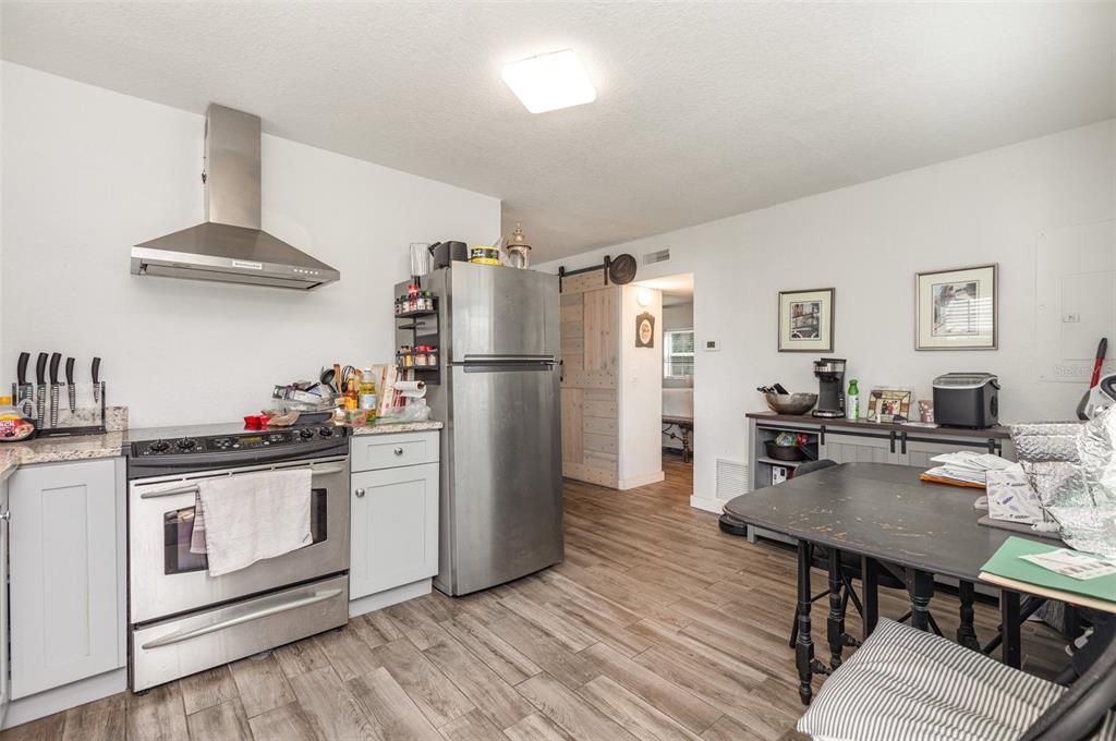 待售: $425,000 (4 贝兹, 3 浴室, 2100 平方英尺)