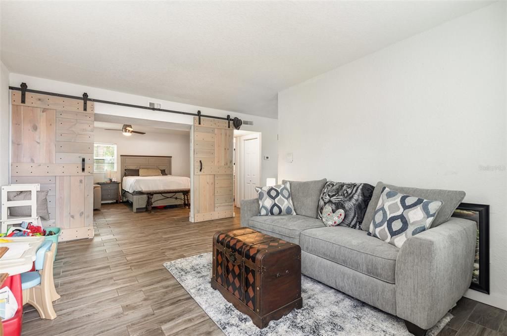 待售: $425,000 (4 贝兹, 3 浴室, 2100 平方英尺)