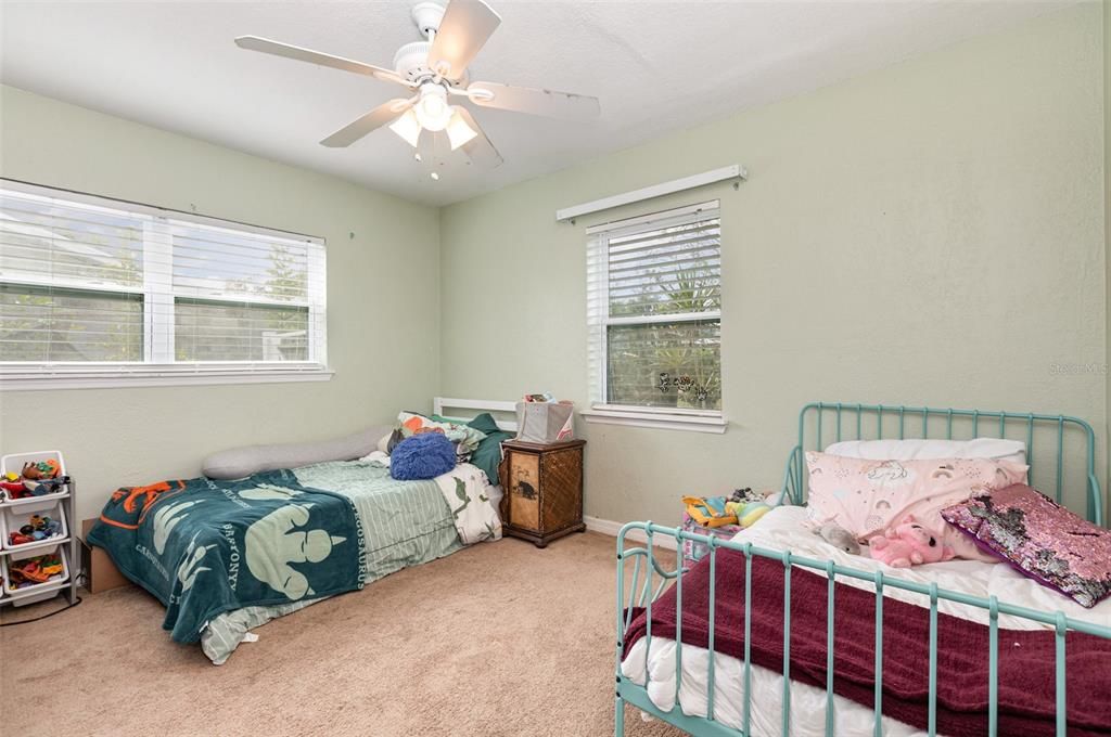 待售: $425,000 (4 贝兹, 3 浴室, 2100 平方英尺)