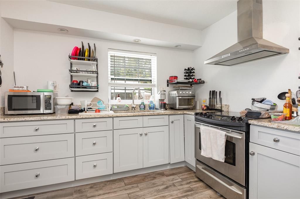 待售: $425,000 (4 贝兹, 3 浴室, 2100 平方英尺)