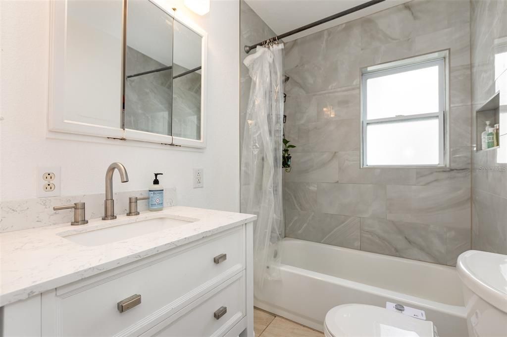 待售: $425,000 (4 贝兹, 3 浴室, 2100 平方英尺)