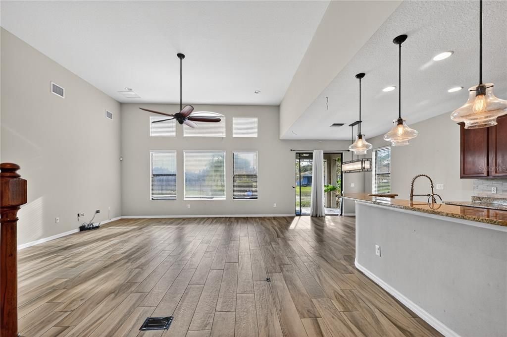 На продажу: $689,000 (5 спален, 4 ванн, 3083 Квадратных фут)