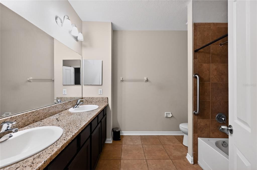 На продажу: $689,000 (5 спален, 4 ванн, 3083 Квадратных фут)