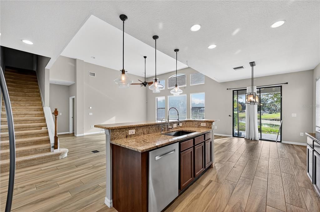 На продажу: $689,000 (5 спален, 4 ванн, 3083 Квадратных фут)