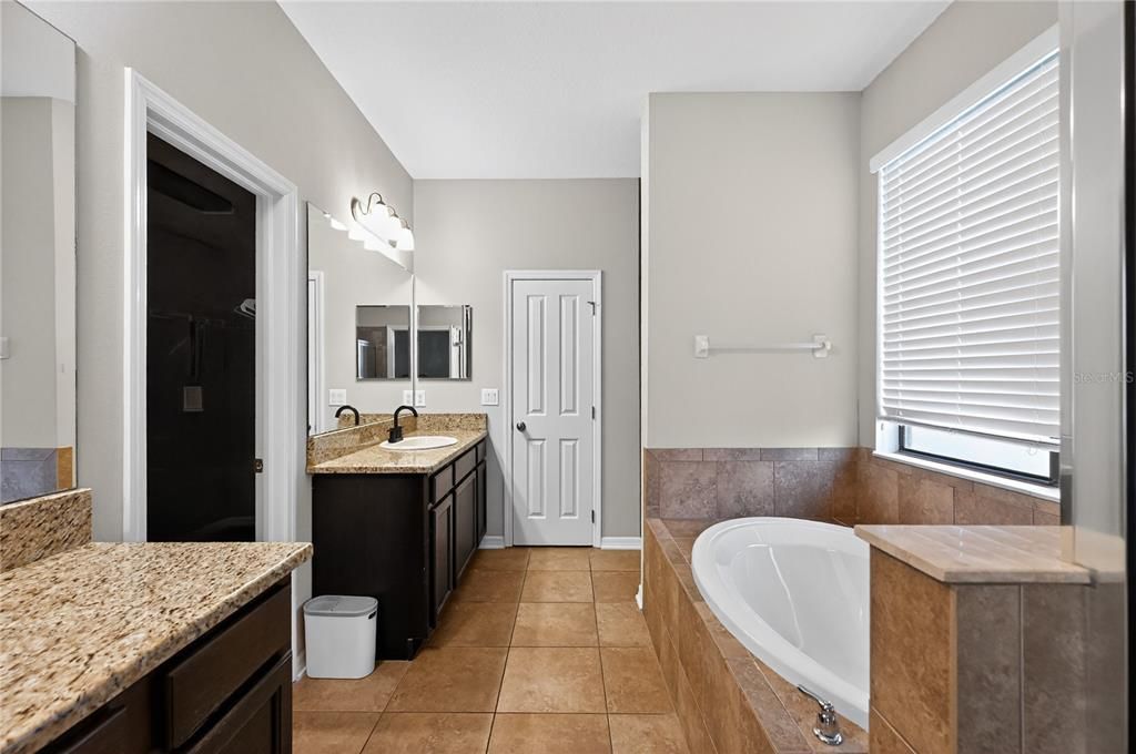 На продажу: $689,000 (5 спален, 4 ванн, 3083 Квадратных фут)