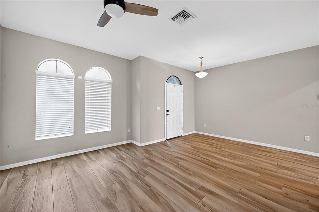 На продажу: $689,000 (5 спален, 4 ванн, 3083 Квадратных фут)