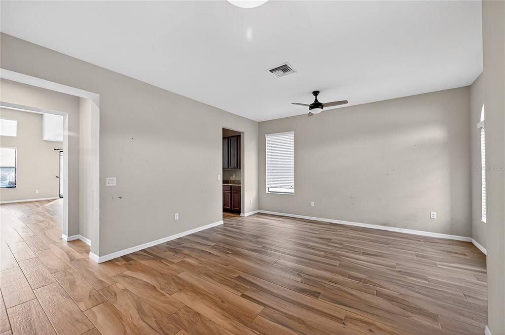 На продажу: $689,000 (5 спален, 4 ванн, 3083 Квадратных фут)