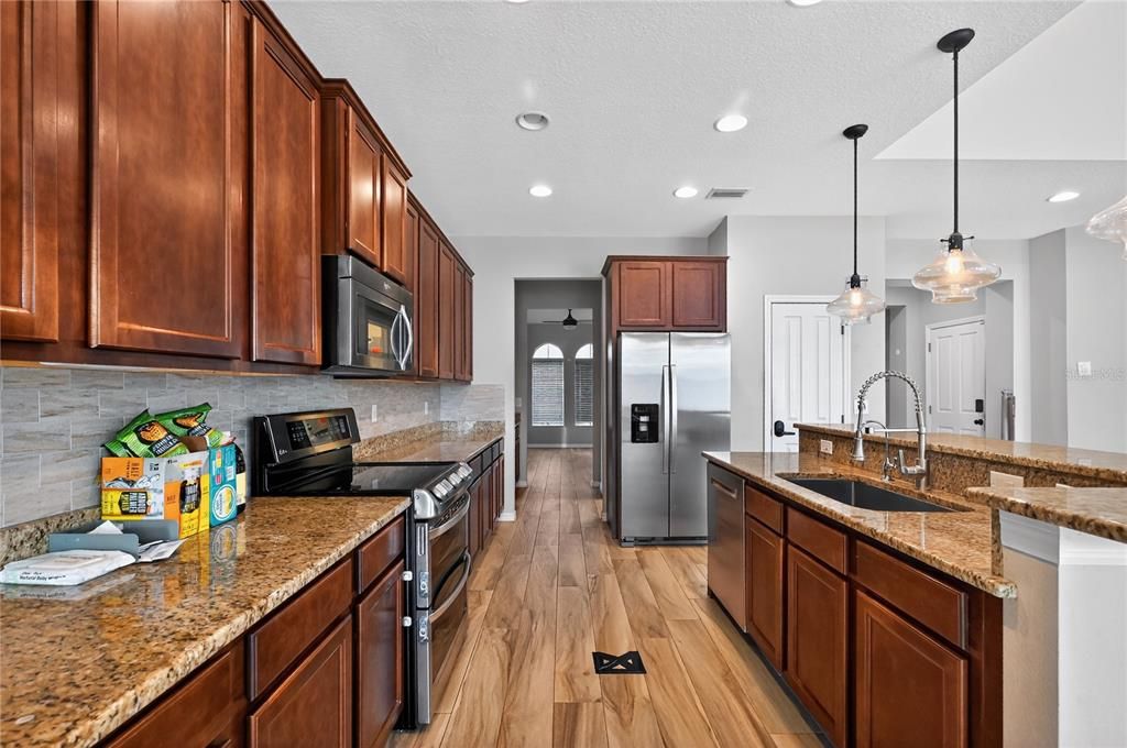 На продажу: $689,000 (5 спален, 4 ванн, 3083 Квадратных фут)