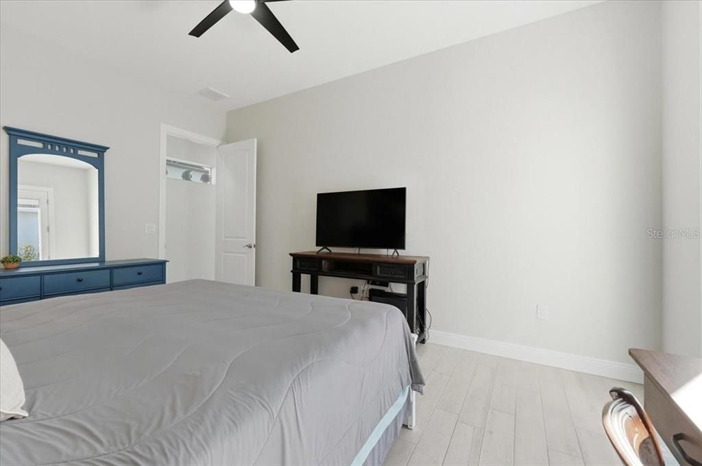 Active With Contract: $499,000 (2 beds, 1 baths, 1595 Square Feet)
