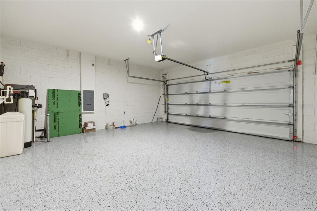 For Sale: $329,999 (4 beds, 2 baths, 1696 Square Feet)