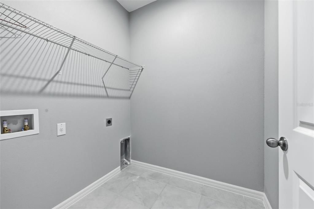 For Sale: $329,999 (4 beds, 2 baths, 1696 Square Feet)