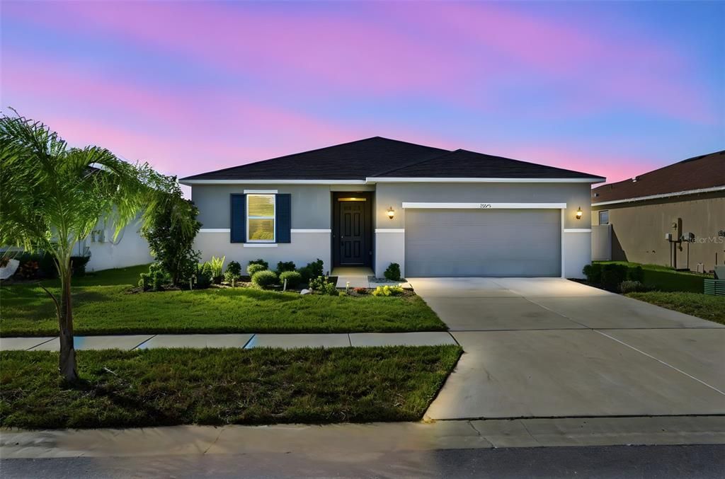 For Sale: $329,999 (4 beds, 2 baths, 1696 Square Feet)