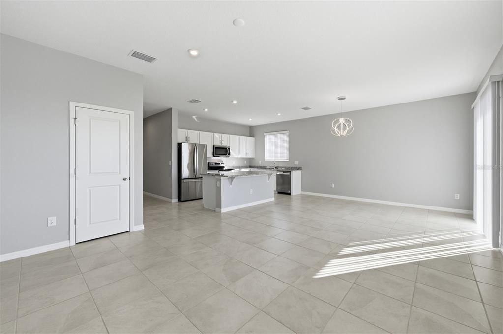 For Sale: $329,999 (4 beds, 2 baths, 1696 Square Feet)