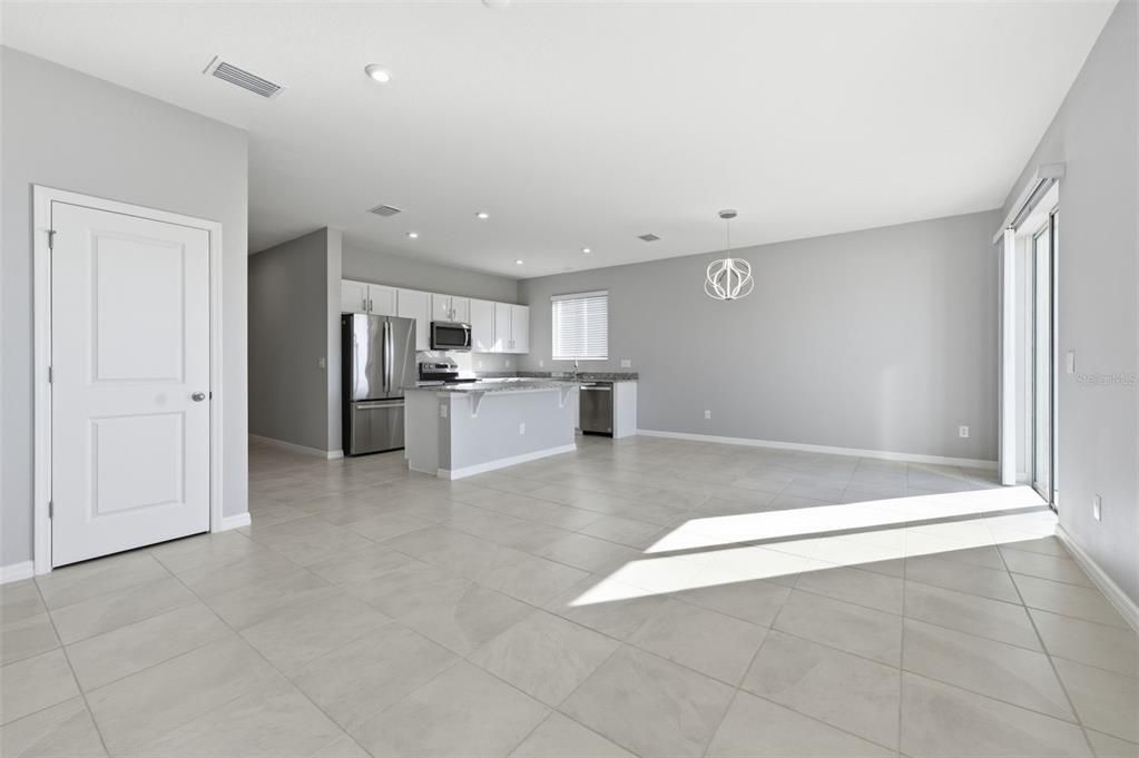 For Sale: $329,999 (4 beds, 2 baths, 1696 Square Feet)