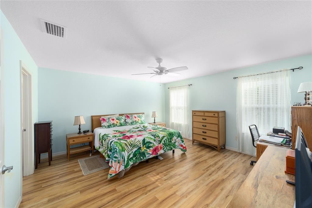 For Sale: $385,000 (3 beds, 2 baths, 1855 Square Feet)