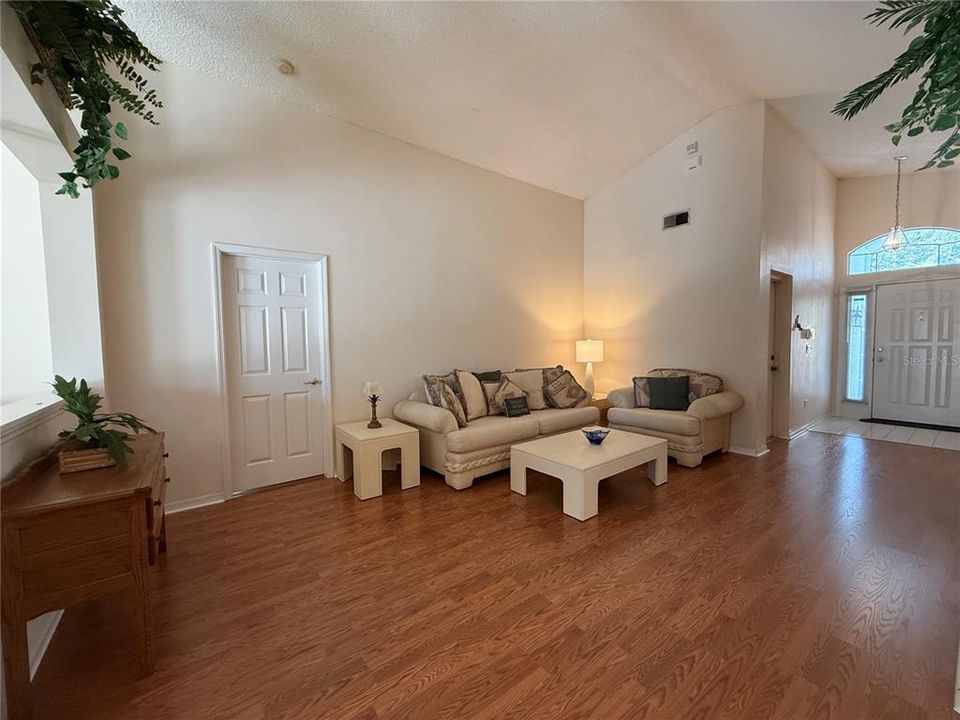 待售: $464,900 (3 贝兹, 2 浴室, 1676 平方英尺)