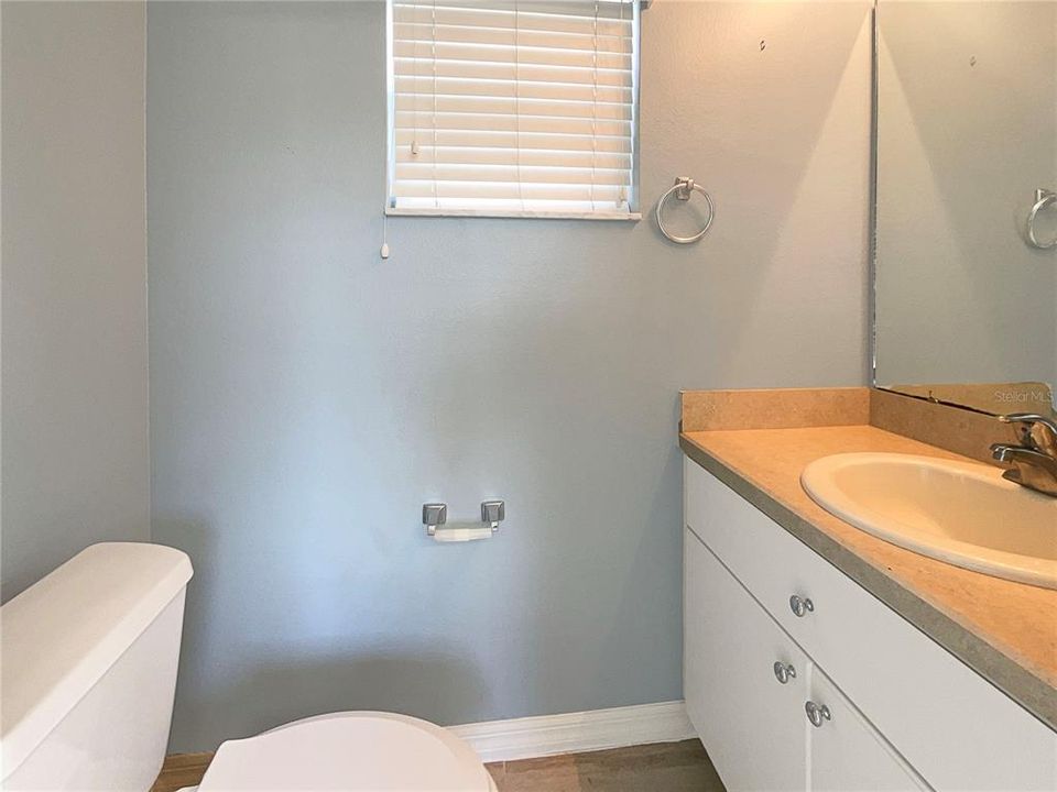 合同活跃: $316,000 (3 贝兹, 2 浴室, 2137 平方英尺)