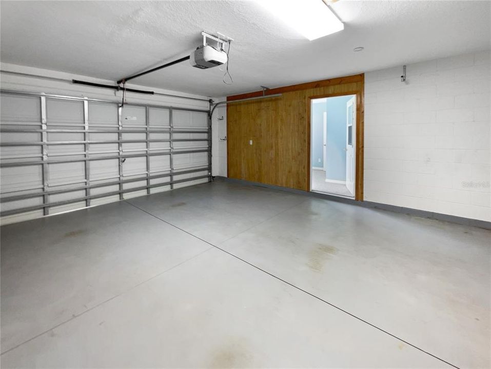 合同活跃: $316,000 (3 贝兹, 2 浴室, 2137 平方英尺)