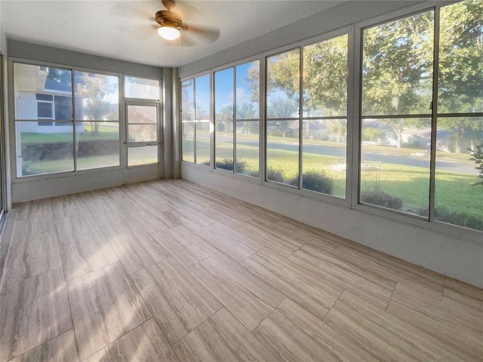 合同活跃: $316,000 (3 贝兹, 2 浴室, 2137 平方英尺)