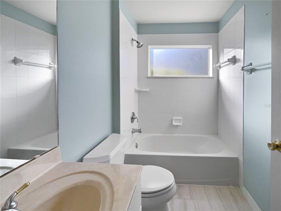 合同活跃: $316,000 (3 贝兹, 2 浴室, 2137 平方英尺)