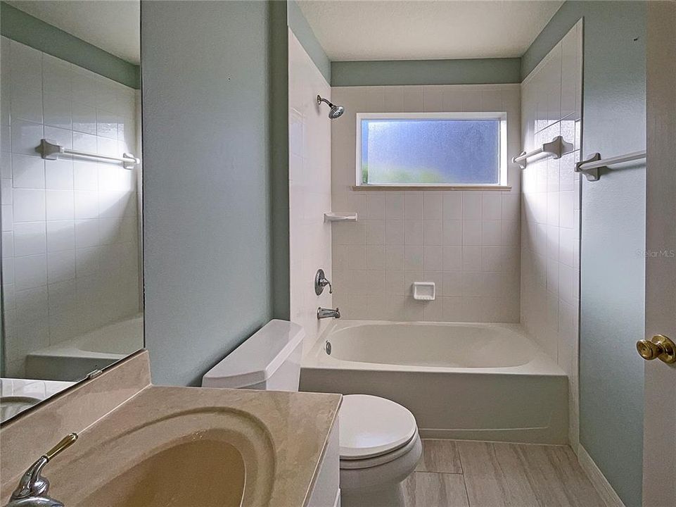 合同活跃: $316,000 (3 贝兹, 2 浴室, 2137 平方英尺)