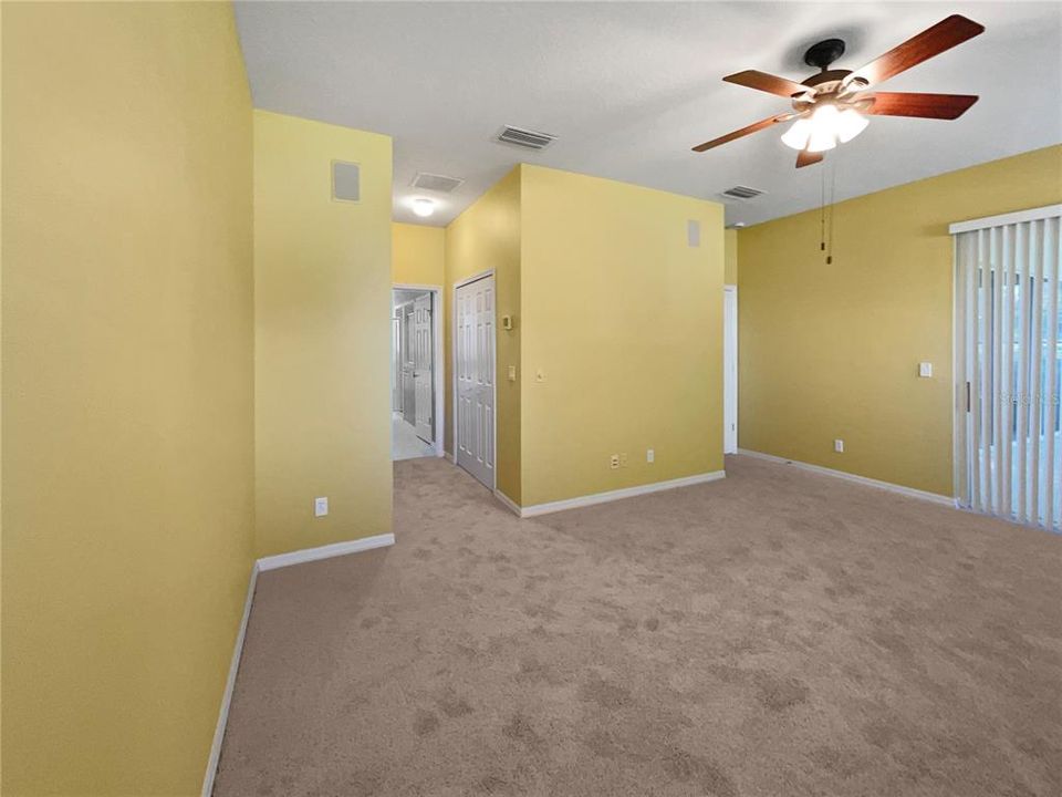 合同活跃: $316,000 (3 贝兹, 2 浴室, 2137 平方英尺)