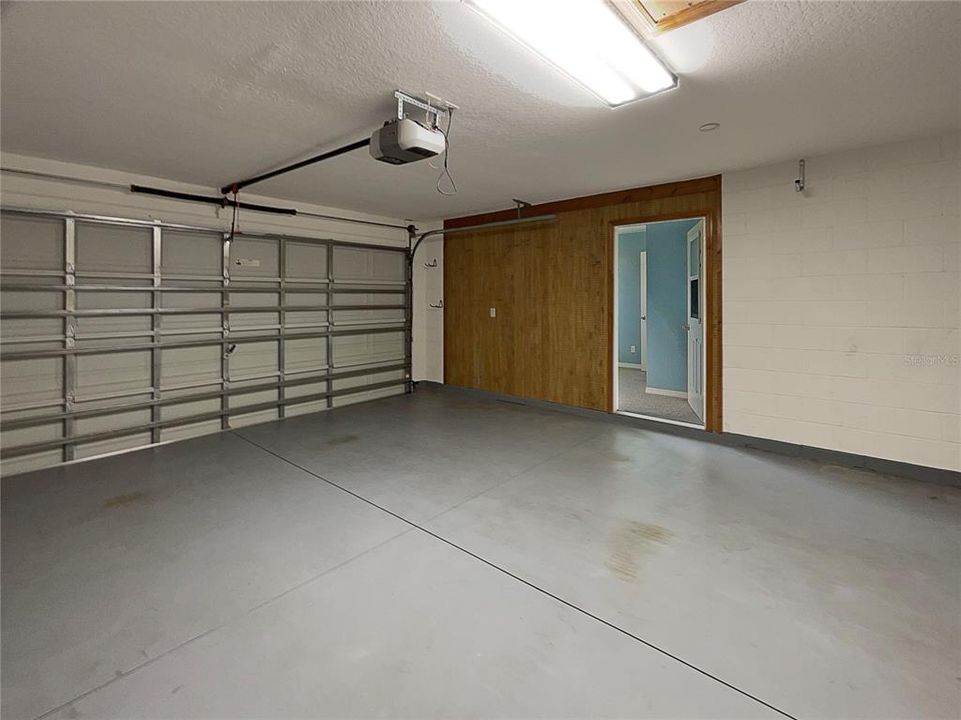 合同活跃: $316,000 (3 贝兹, 2 浴室, 2137 平方英尺)