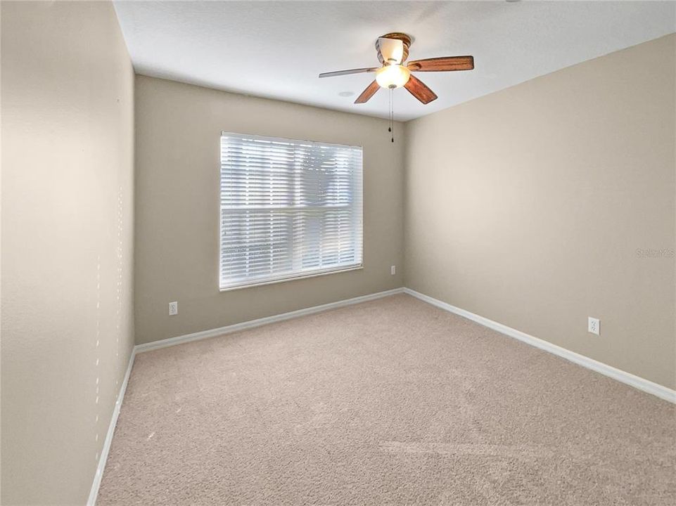 合同活跃: $316,000 (3 贝兹, 2 浴室, 2137 平方英尺)