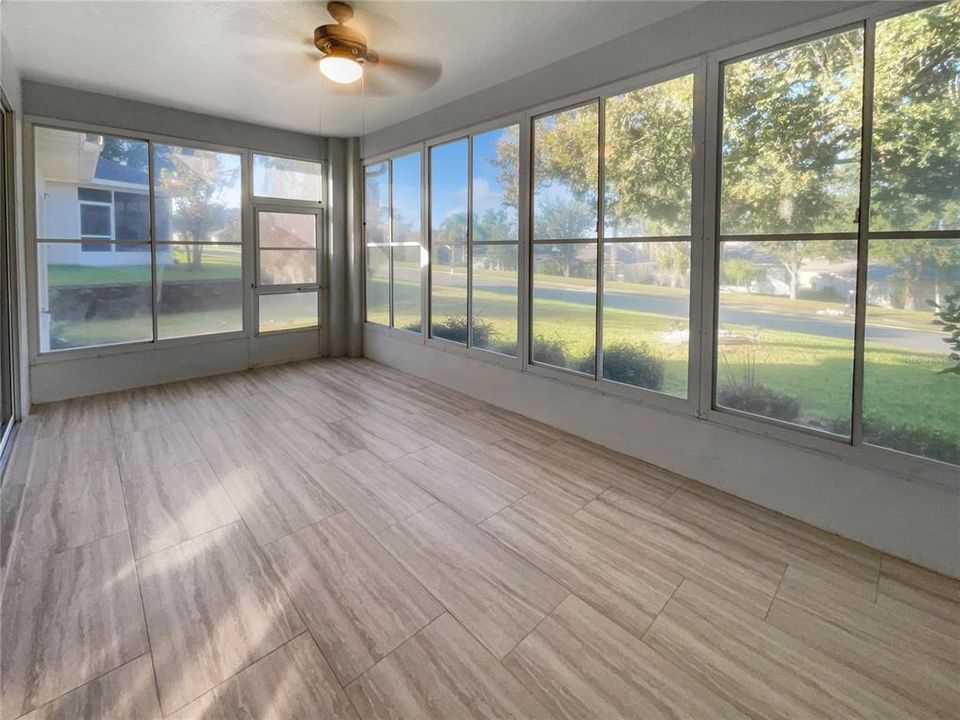 合同活跃: $316,000 (3 贝兹, 2 浴室, 2137 平方英尺)