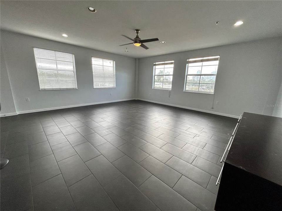 出租: $2,750 (2 贝兹, 2 浴室, 1504 平方英尺)