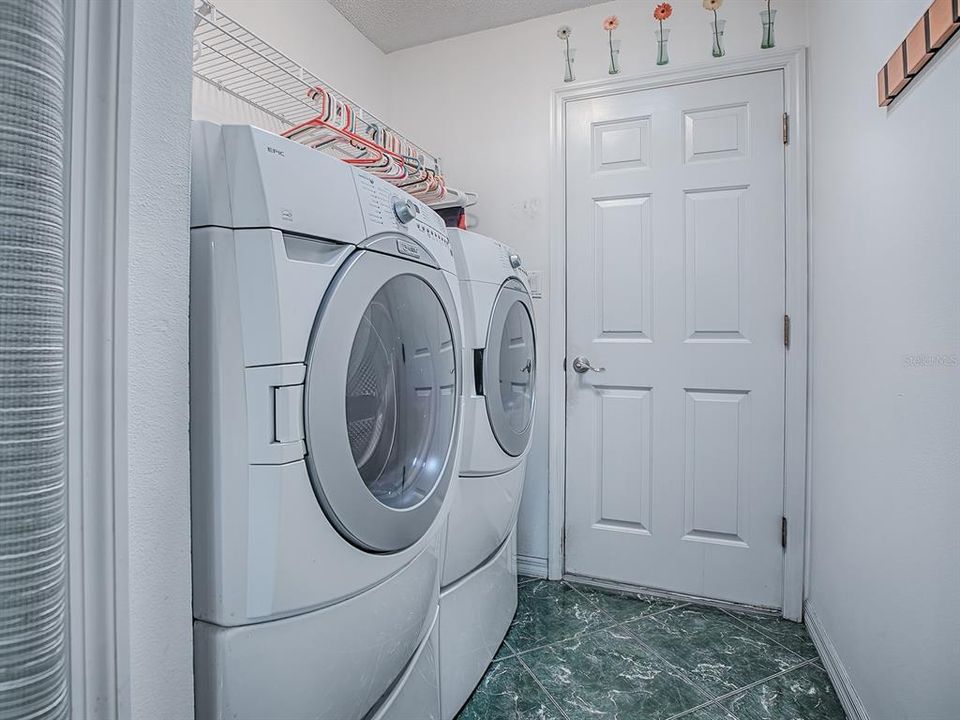 For Sale: $295,000 (3 beds, 2 baths, 1762 Square Feet)