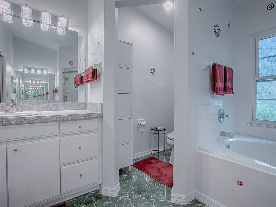 For Sale: $295,000 (3 beds, 2 baths, 1762 Square Feet)